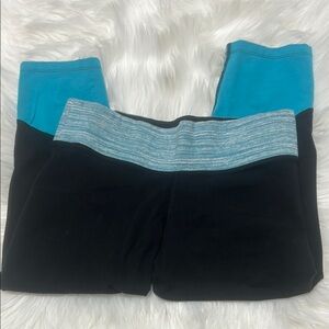 Size M Victoria’s Secret Two-Tone Black and Blue Capri Leggings D3